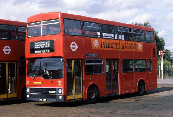 Route 32, London Transport, M318, EYE318V, Edgware
