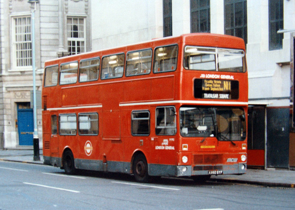 Route N11, London General, M992, A992SYF, Trafalgar Square
