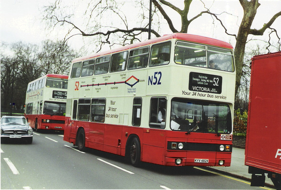 Route 52, London Coaches, T482, KYV482X