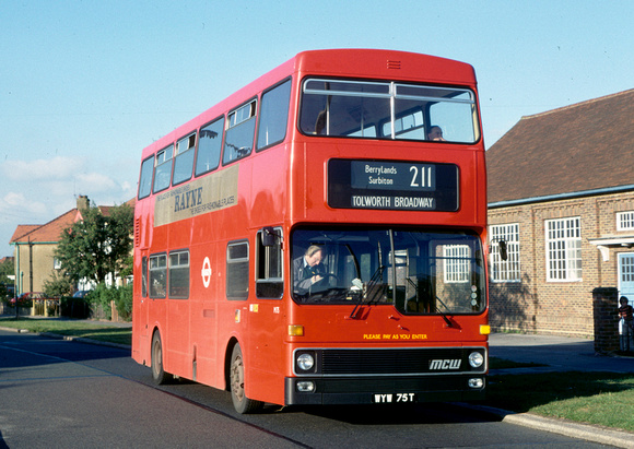 Route 211, London Transport, M75, WYW75T, Berrylands