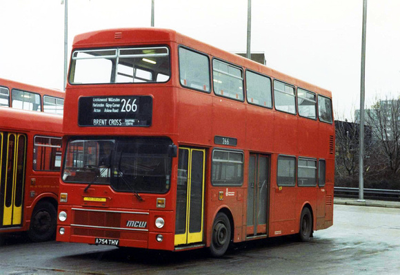 Route 266, London Transport, M1054, A754THV, Brent Cross