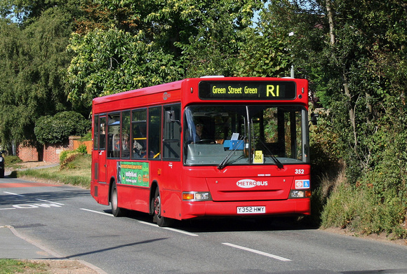 Route R1, Metrobus 352, Y352HMY