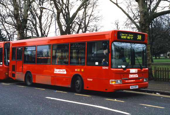 Route 308, Stagecoach London, SLD142, V142MVX, Wanstead