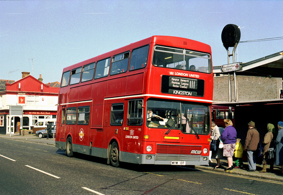 Route 111, London United, M13, WYW13T, Hounslow