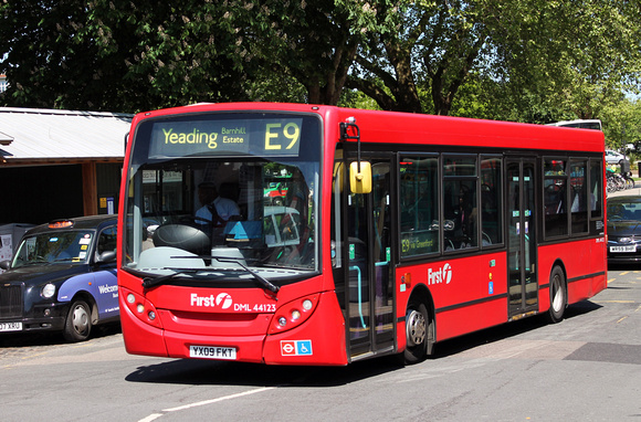 Route E9, First London, DML44123, YX09FKT, Ealing Broadway