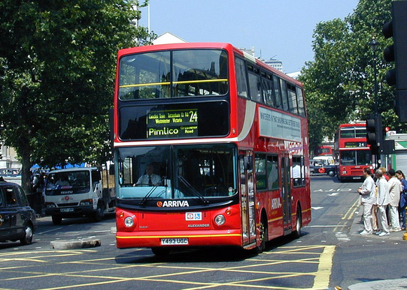 Route 24, Arriva London, DLA293, Y493UGC, Trafalgar Square
