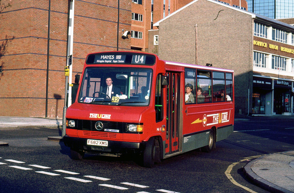 Route U4, Uxbridge Buses, MA82, F682XMS