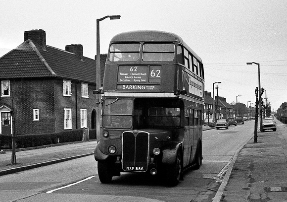 Route 62, London Transport, RT4633, NXP886, Dagenham