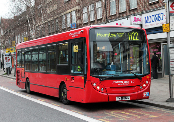 Route H22, London United RATP, DE5, YX58DVG, Hounslow Bus Stn