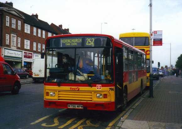 Route 252, First London 796, M796MPM, Collier Row