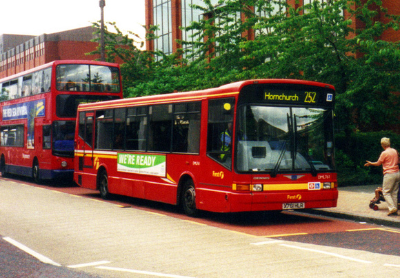 Route 252, First London, DML761, X761HLR, Romford