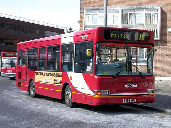 Route U9, Arriva The Shires 3482, W482YGS