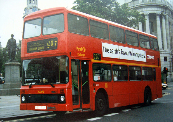 Route N207, First Challenger, LN31, H131FLX, Trafalgar Square