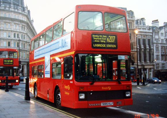 Route N207, First Challenger, VN895, T895KLF, Trafalgar Square