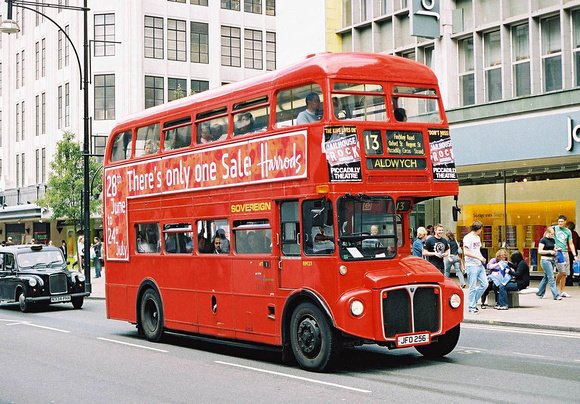 Route 13, London Sovereign, RM23, JFO256, Oxford Street