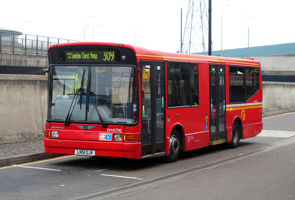 Route 309, First London, DM41790, LN51GJV, Canning Town