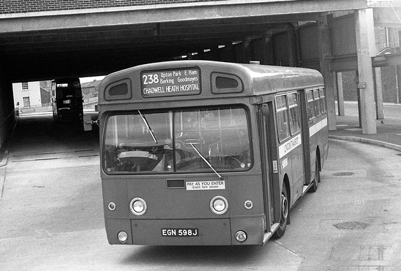 Route 238, London Transport, SMS598, EGN598J