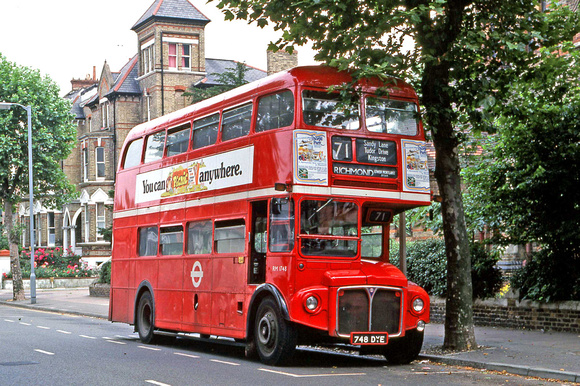 Route 71, London Transport, RM1748, 748DYE, Surbiton