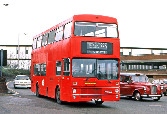 Route 223, London Transport, M978, A978SYF, Heathrow