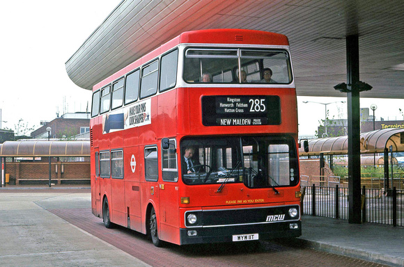 Route 285, London Transport, M11, WYW11T, Heathrow