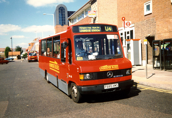 Route U4, Uxbridge Buses, MA85, F685XMS