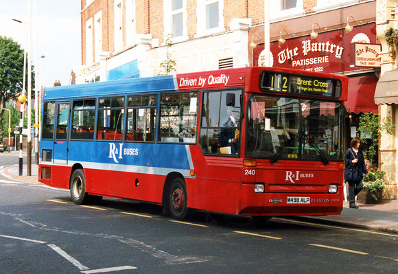 Route 112, R&I Buses 240, M498ALP, Ealing Broadway