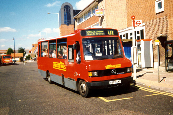 Route U2, Uxbridge Buses, MA89, F689XMS