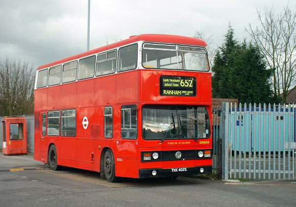 Route 652, Blue Triangle, T2, THX402S, Upminster