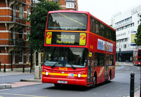 Route 10, First London, VNL32263, LT52WWJ