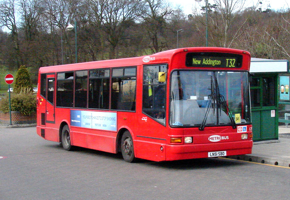 Route T32, Metrobus 129, LN51SBO, Addington Village