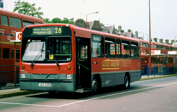 Route 28, Gold Arrow, DW93, JDZ2393, Golders Green