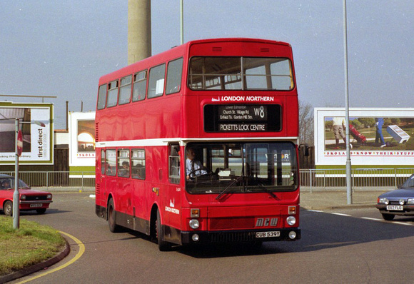 W8 Bus