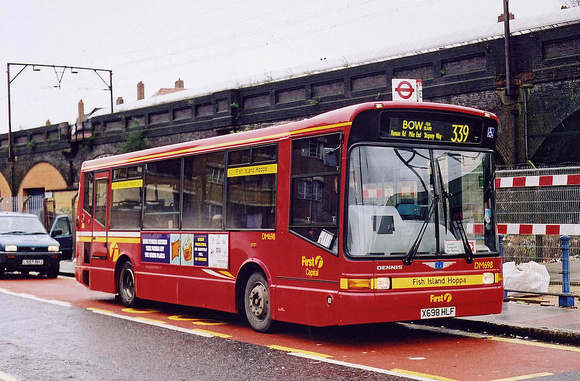 Route 339, First London, DM698, X698HLF, Shadwell
