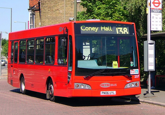Route 138, Metrobus 257, PN06UYL, Bromley