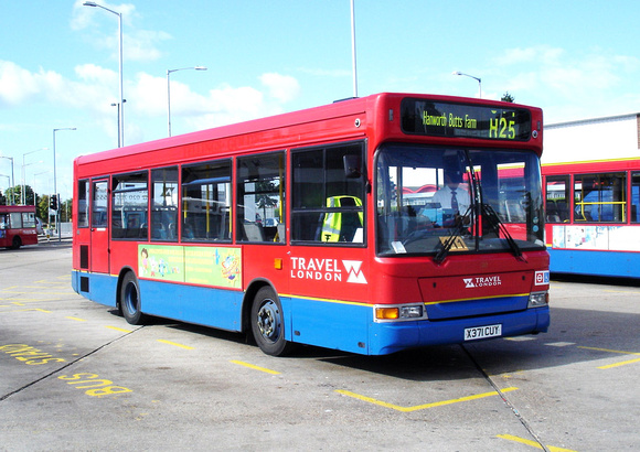 Route H25, Travel London 330, X371CUY, Hatton Cross