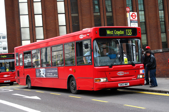 Route T33, Metrobus 219, SN03WMY, East Croydon Station