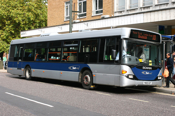 Route 10, Metrobus 550, YN05HCF, Crawley