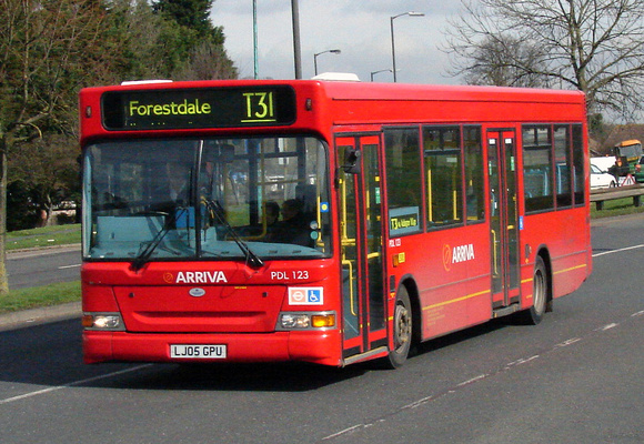 Route T31, Arriva London, PDL123, LJ05GPU, Addington Village