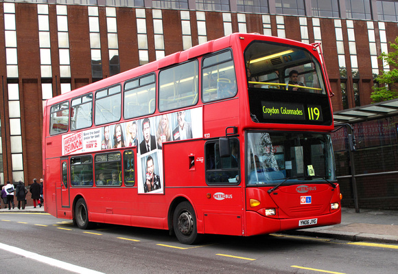 Route 119, Metrobus 922, YN06JYG, East Croydon Station