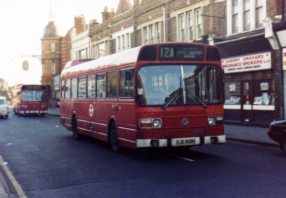 Route 12A, London Transport, LS68, OJS868R, East Croydon