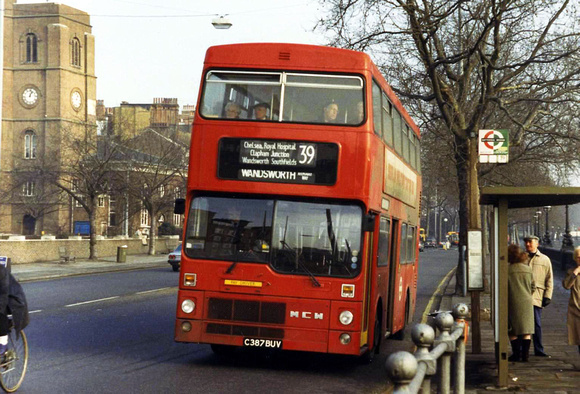 Route 39, London Transport, M1387, C387BUV, Chelsea Embankment