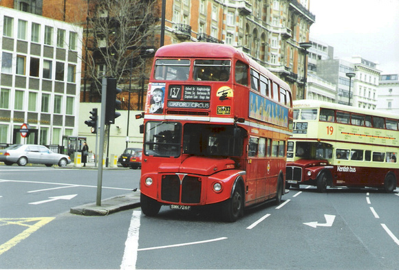 Route 137, South London Buses, RML2726, SMK726F