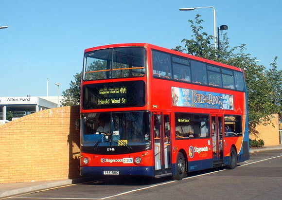 Route 496, Stagecoach London 17441, Y441NHK