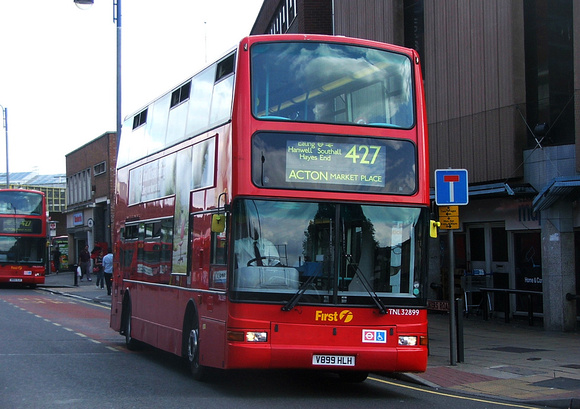 Route 427, First London, TNL32899, V899HLH, Uxbridge