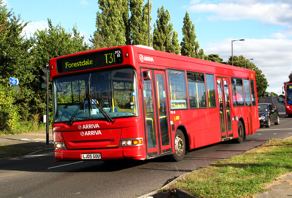 Route T31, Arriva London, PDL118, LJ05GOU, Addington Village