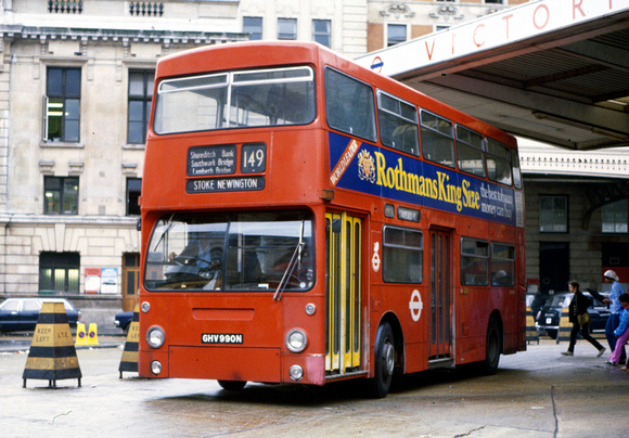 Route 149, London Transport, GHV990N, Victoria