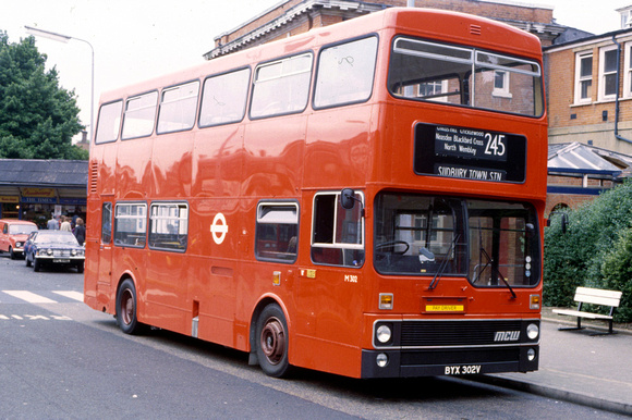 Route 245, London Transport, M302, BYX302V, Golders Green