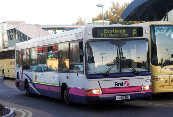 Route A, First In Hampshire 40783, R292GHS, Southampton