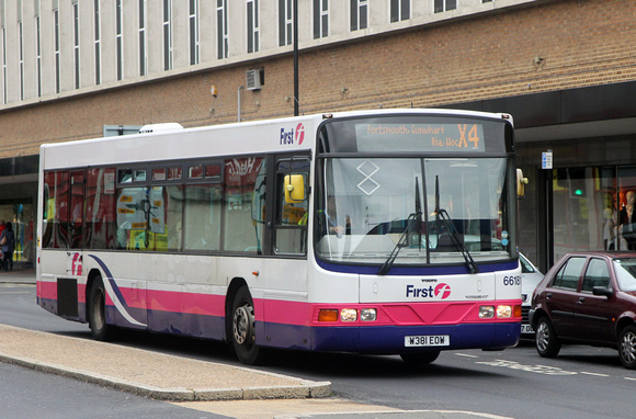 Route X4, First In Hampshire 66181, W381EOW, Southampton