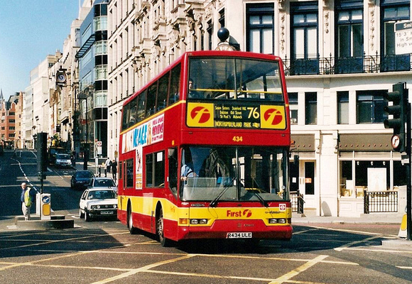 Route 76, First London 434, R434ULE, The Strand